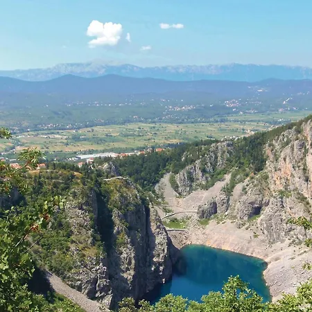 בית נופש Stunning In With Sauna אימוטסקי